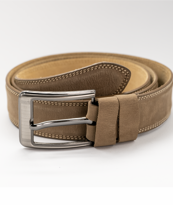 Double-stitched camel color belt in 100% pure nubuck leather