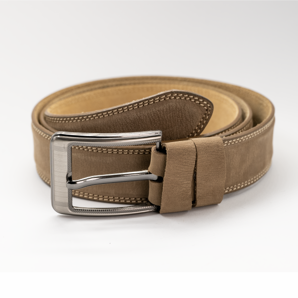 Double-stitched camel color belt in 100% pure nubuck leather
